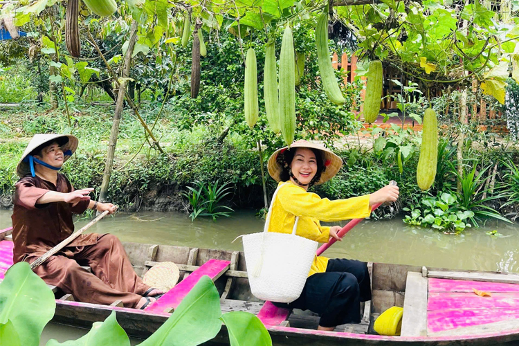 Chèo xuồng ba lá – Trải nghiệm đậm chất miền Tây